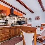Gorgeous In With Heated Swimming Pool Feriehus