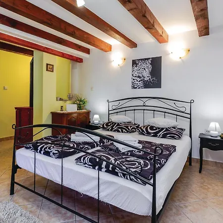Stunning In With Wifi Holiday home Zlobin