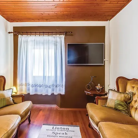 Holiday home Stunning In With Wifi Zlobin