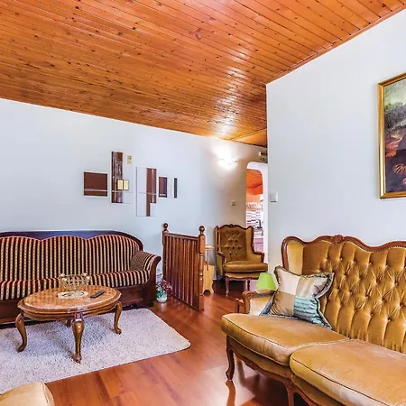 Gorgeous In With Heated Swimming Pool *