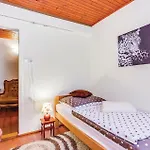 Vakantiehuis Gorgeous In With Heated Swimming Pool *