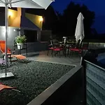 Vakantiehuis Gorgeous In With Heated Swimming Pool *