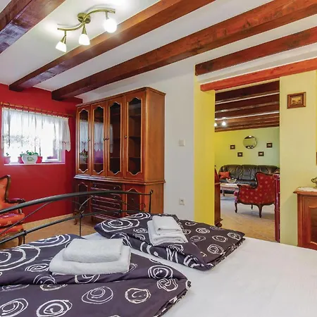Gorgeous In With Heated Swimming Pool *