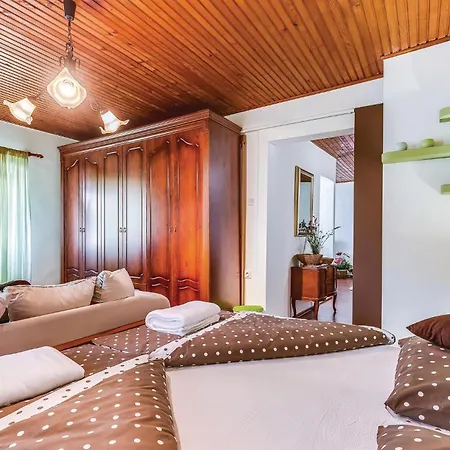 Gorgeous In With Heated Swimming Pool * Zlobin