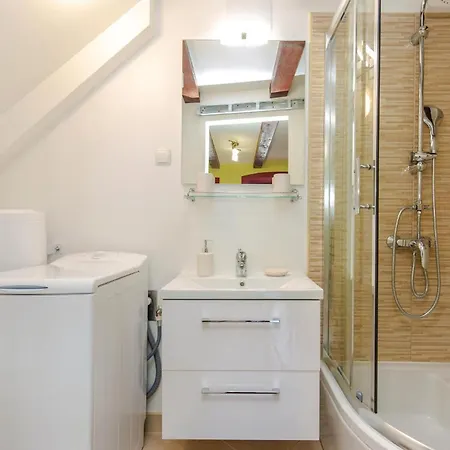 Gorgeous In With Heated Swimming Pool *